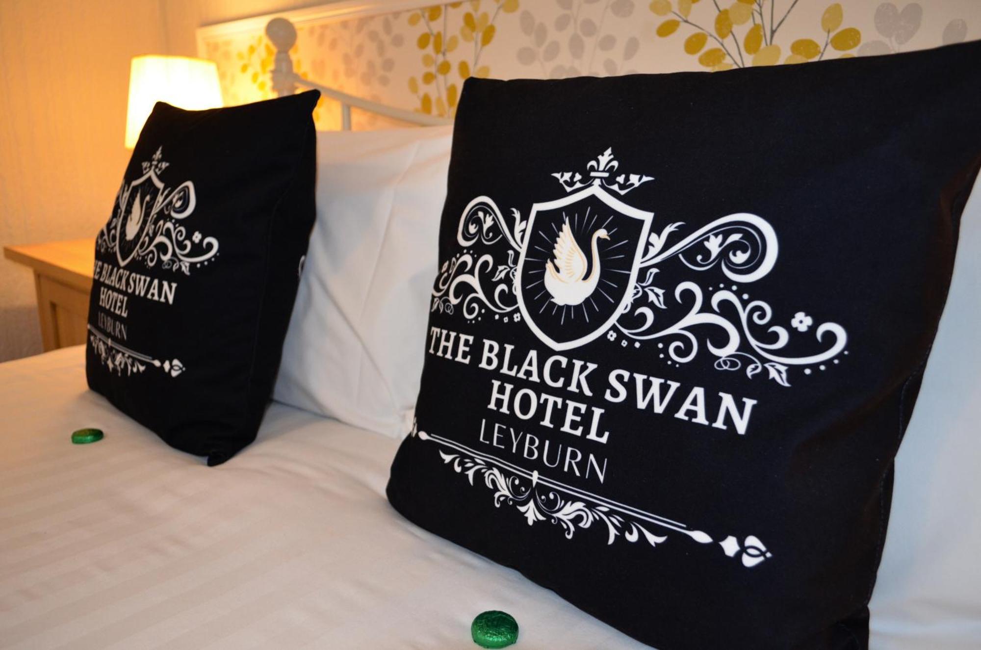 The Black Swan Hotel 莱伯恩 外观 照片