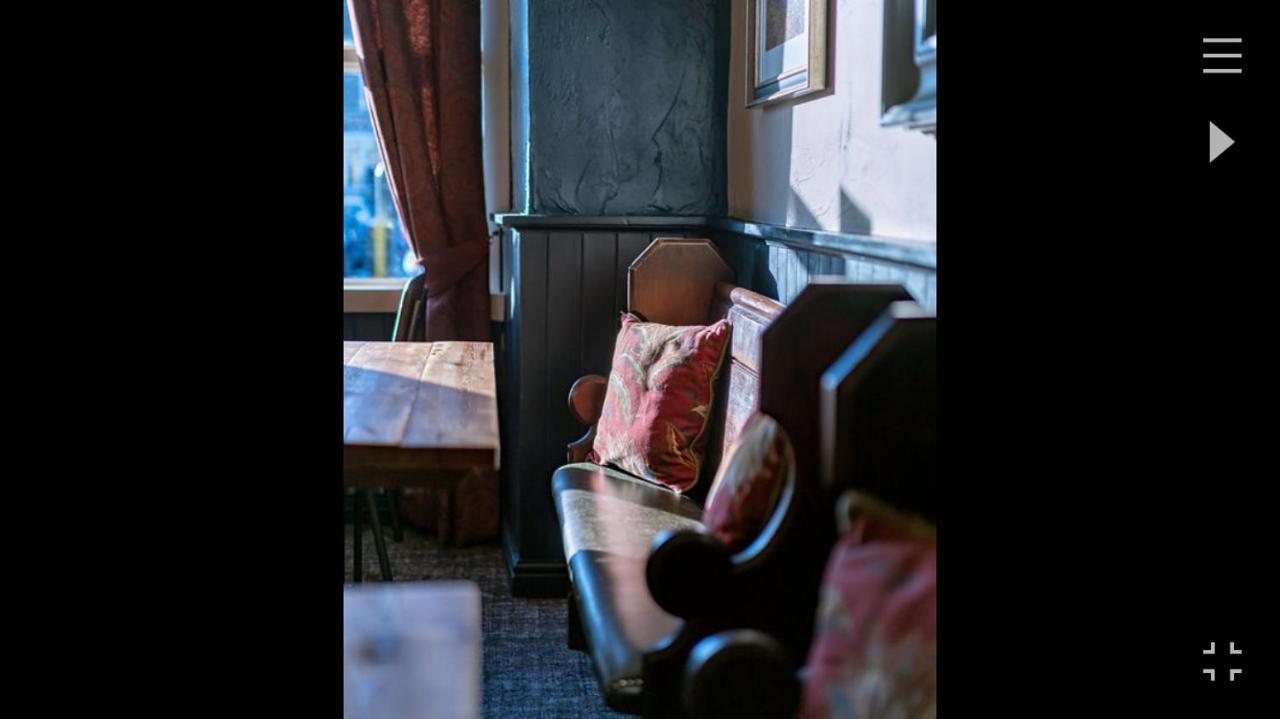 The Black Swan Hotel 莱伯恩 外观 照片