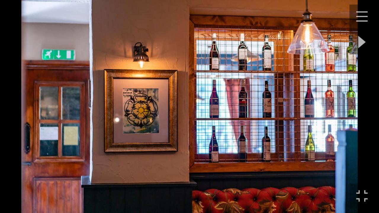 The Black Swan Hotel 莱伯恩 外观 照片